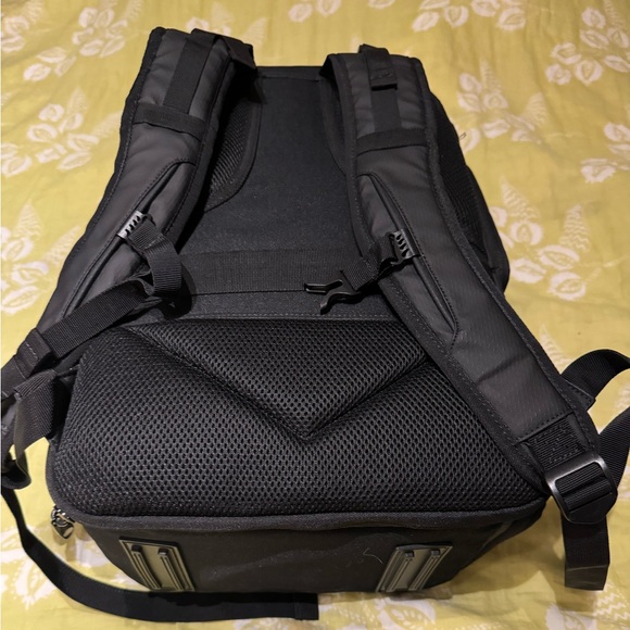 NIB Endurax Large Camera Backpack Waterproof Compatible Canon Nikon Photographer - Picture 4 of 10